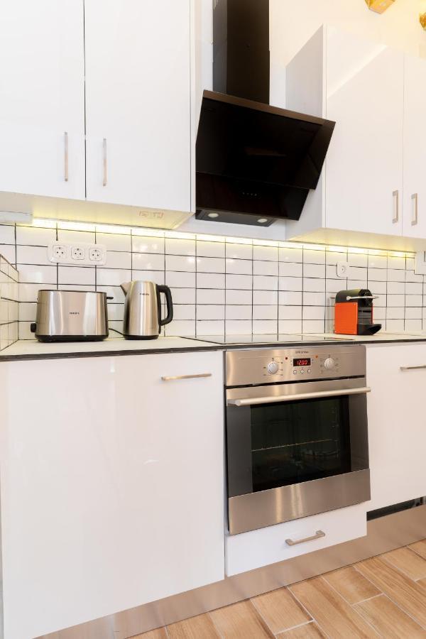 Modern Apartment, Short Walk To Acropolis Sites Atena Exterior foto